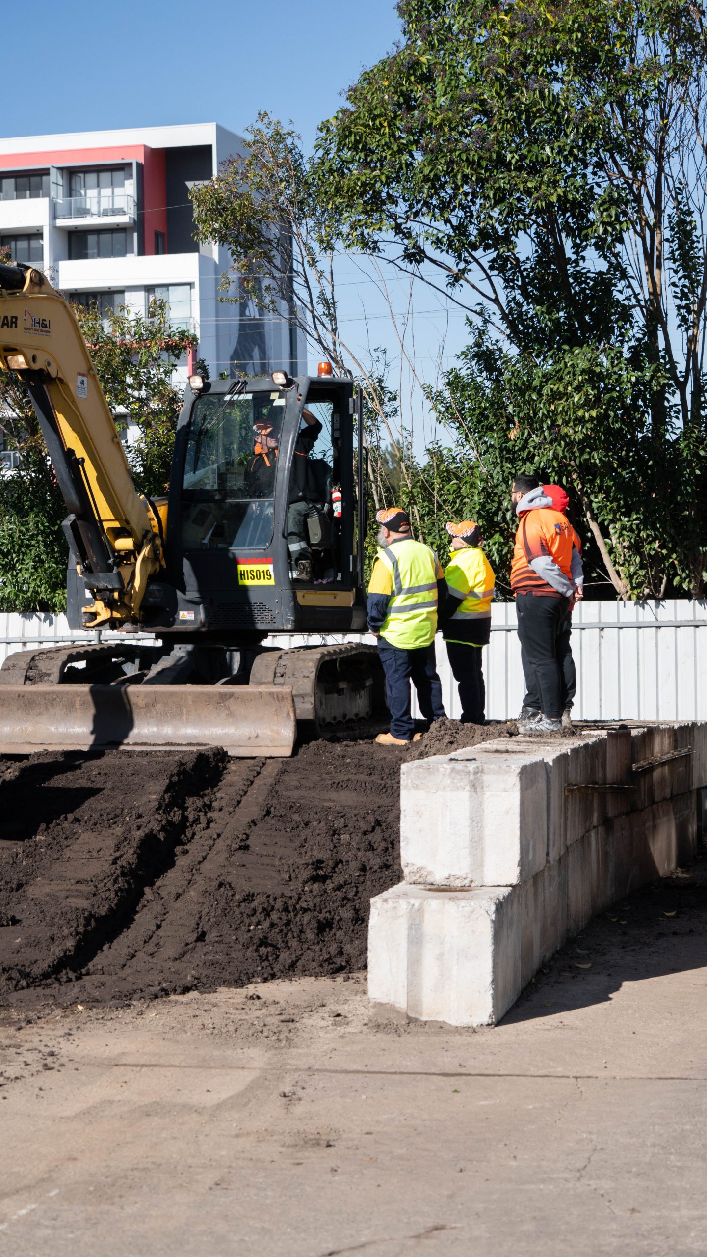 Read more about the article Working with or around mobile plant safety alert